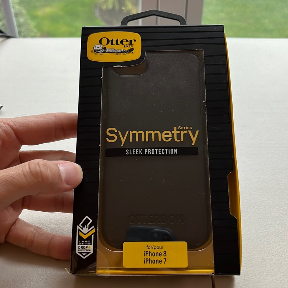 IPHONE 7/8 Otterbox case!